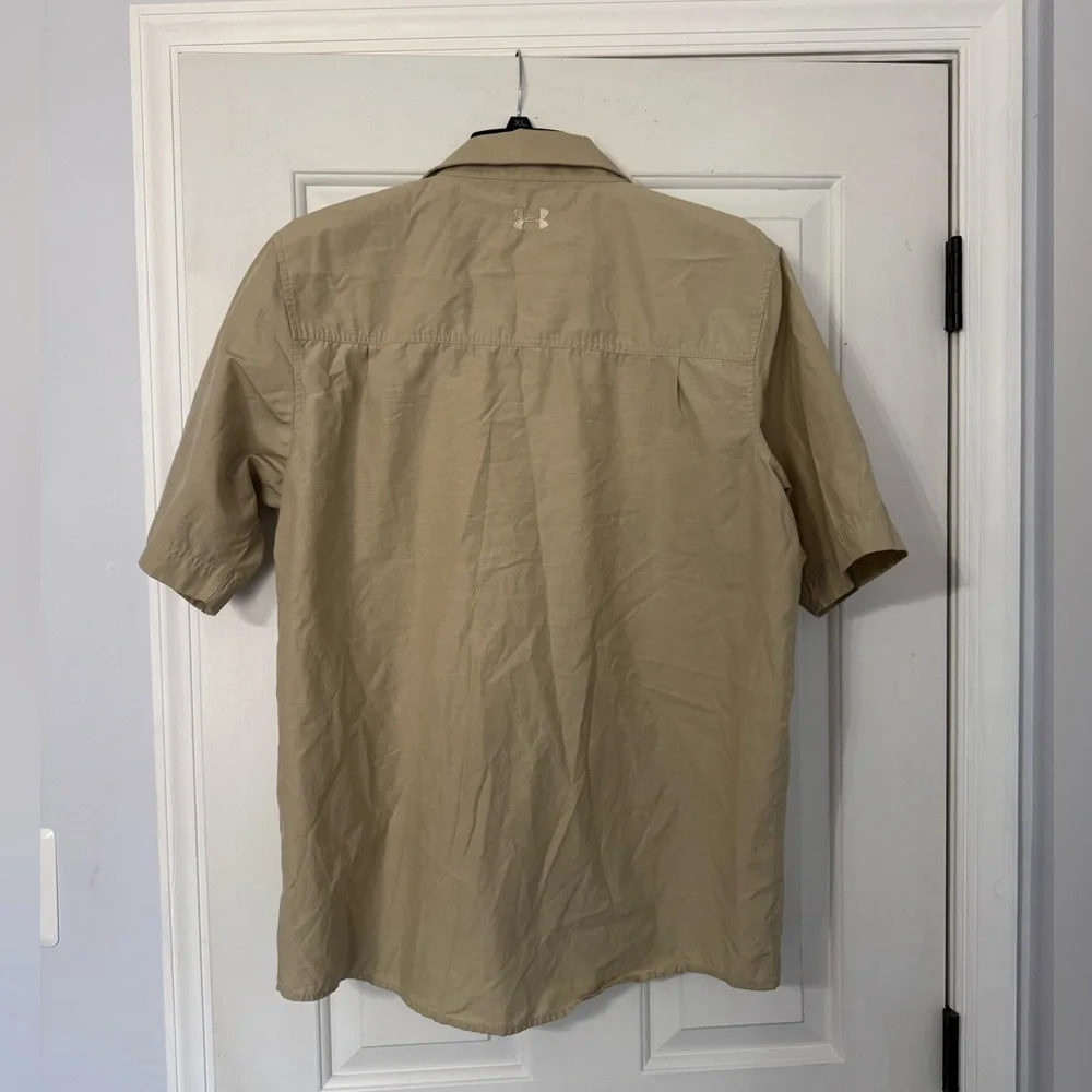 Button up short sleeve under armour shirt - Picture 2 of 3